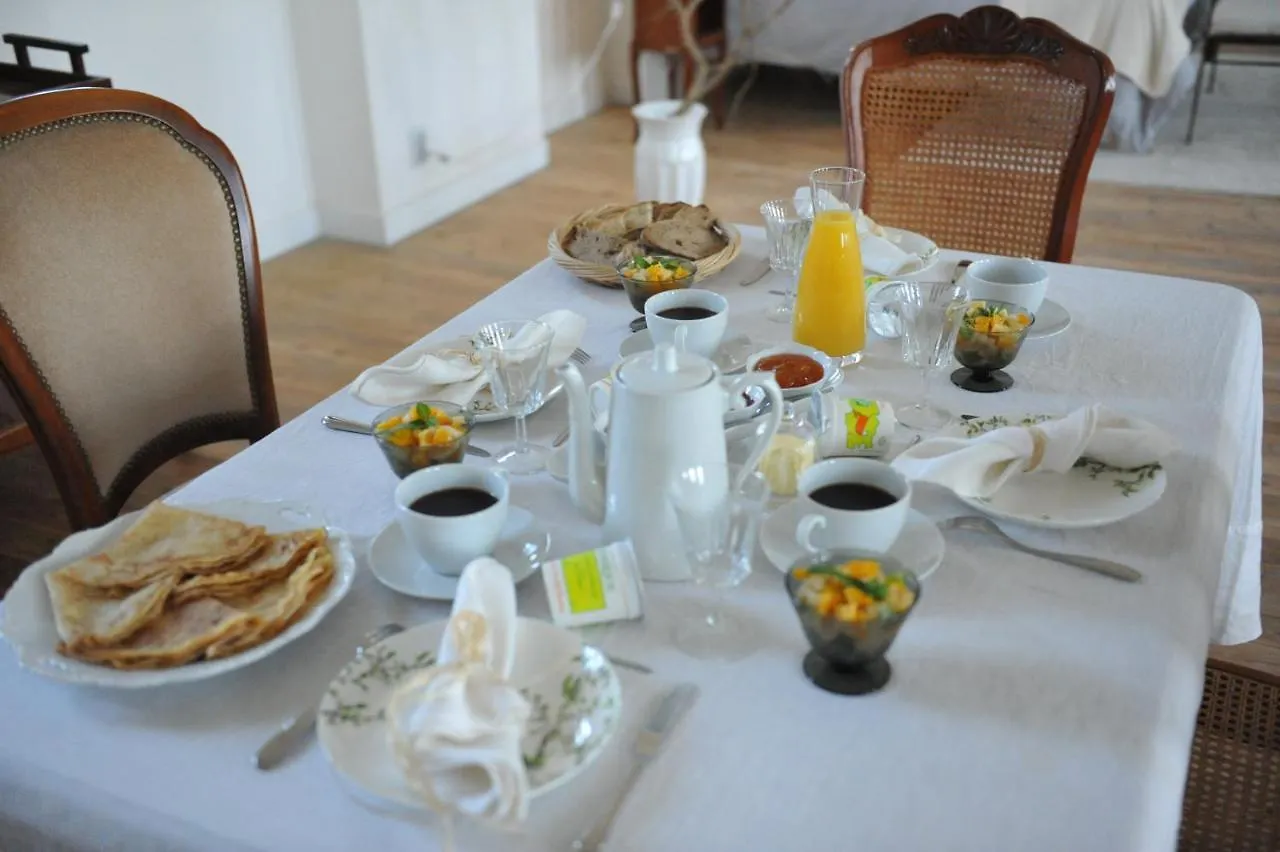 Demeure De Kergoguen Bed & Breakfast Plougonver 0*,